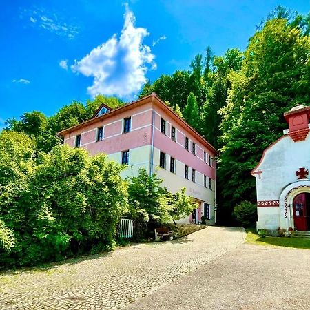 Haraburdi Recyclart Hotel Kostelec nad Orlicí Eksteriør bilde